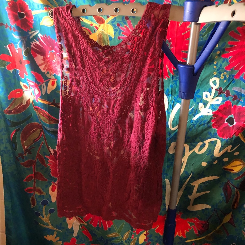 Lacy Maroon Express Tank - Picture 4 of 4